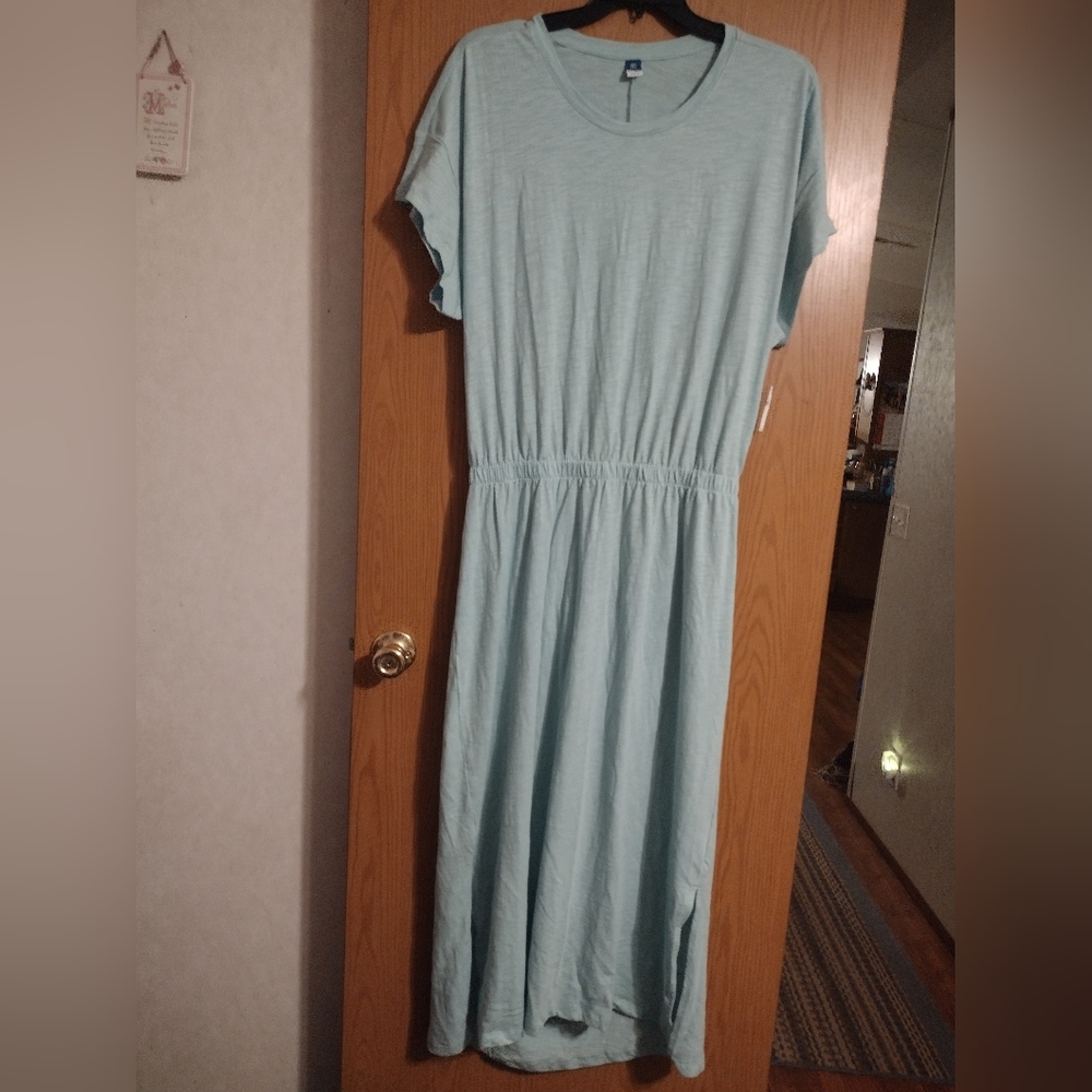 Short Sleeve Midi Dress with Back Cutout